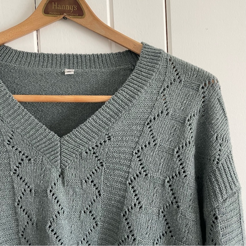 $10 SALE Sage Green V-Neck Cable Knit Pullover Women’s Sweater - Picture 3 of 7